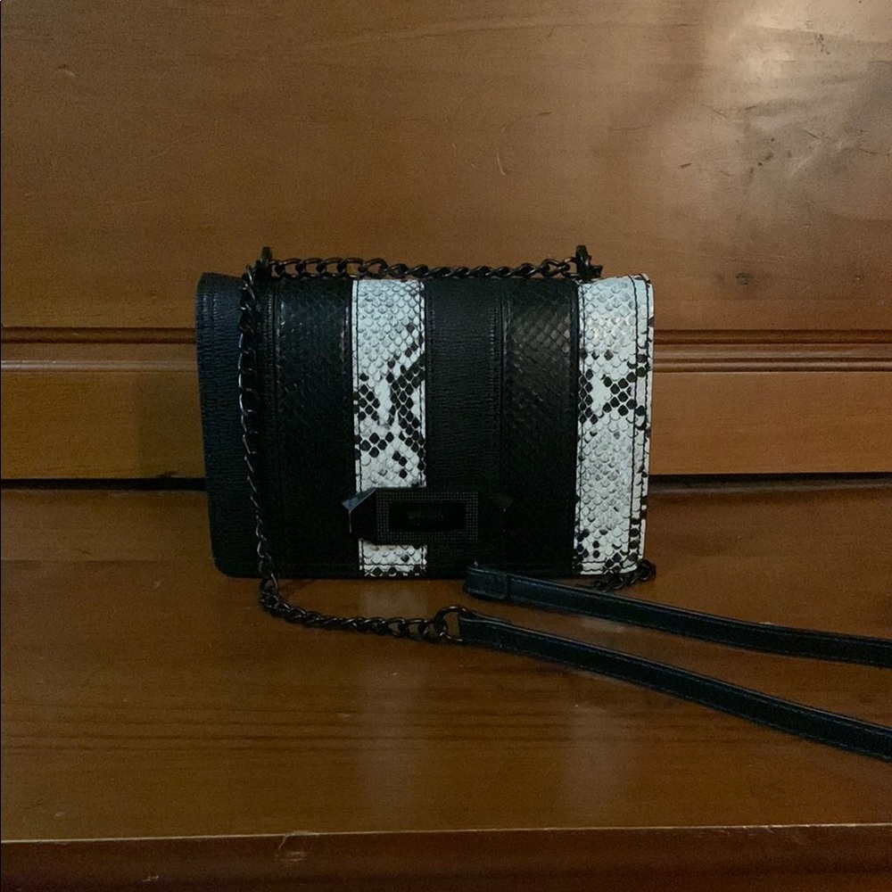 Chic Black and White Snakeskin Crossbody Bag